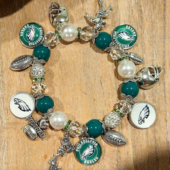 Philadelphia Eagles Charm Bracelet, Eagles Beaded Bracelet - Picture 3 of 4